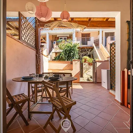 Casa Vittoria - A Cozy Townhouse With Outdoor Spaces Semesterbostad