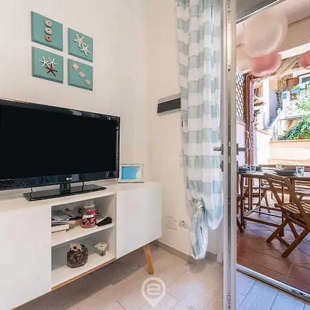 Semesterbostad Casa Vittoria - A Cozy Townhouse With Outdoor Spaces