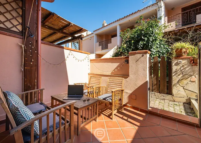 Casa Vittoria - A Cozy Townhouse With Outdoor Spaces Villasimius