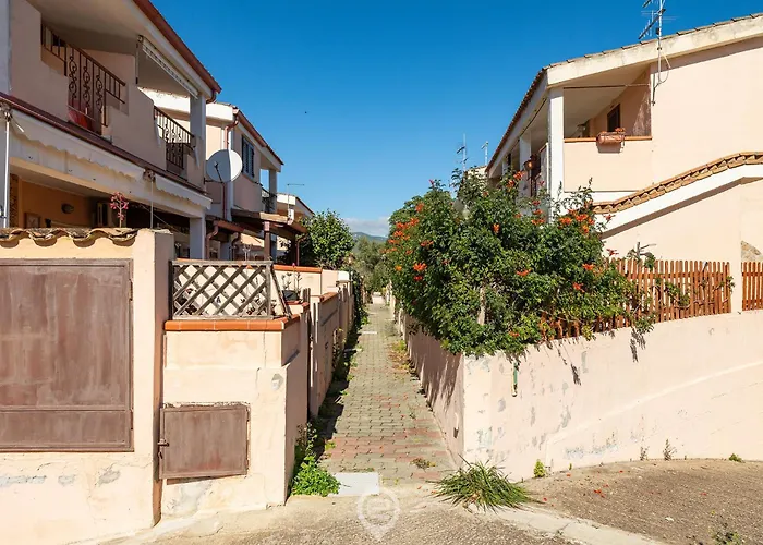 Casa Vittoria - A Cozy Townhouse With Outdoor Spaces Semesterbostad Villasimius